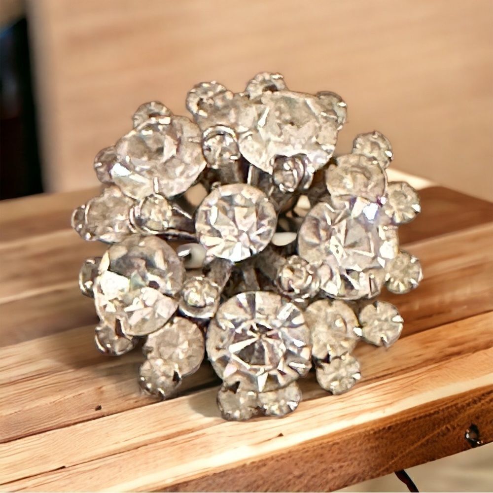 Vintage silver tone cluster pin brooch with multi-sized Rhinestones - Picture 3 of 14